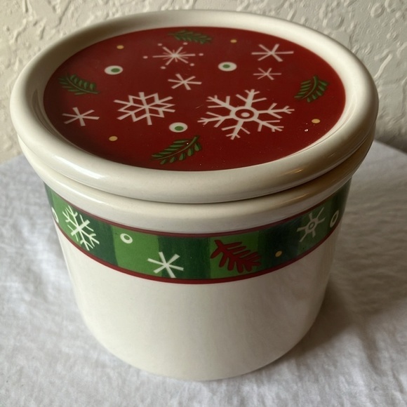 Longaberger: Christmas Holiday One Pint Crock with Lid - Picture 16 of 16